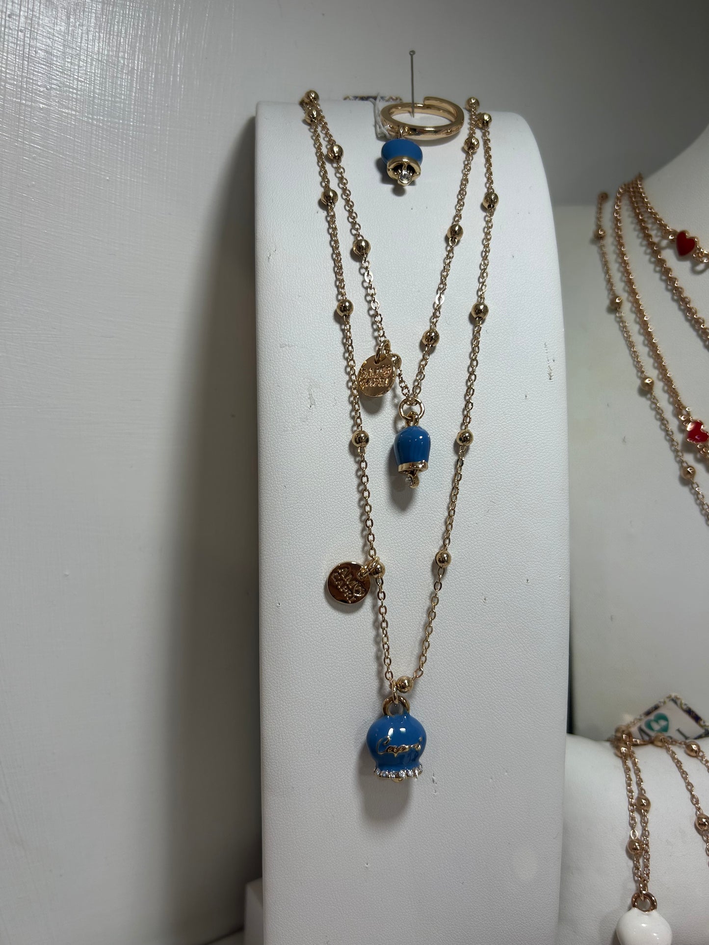 Collana in Metallo con campanella portafortuna pendente, impreziosita da smalto e cristalli